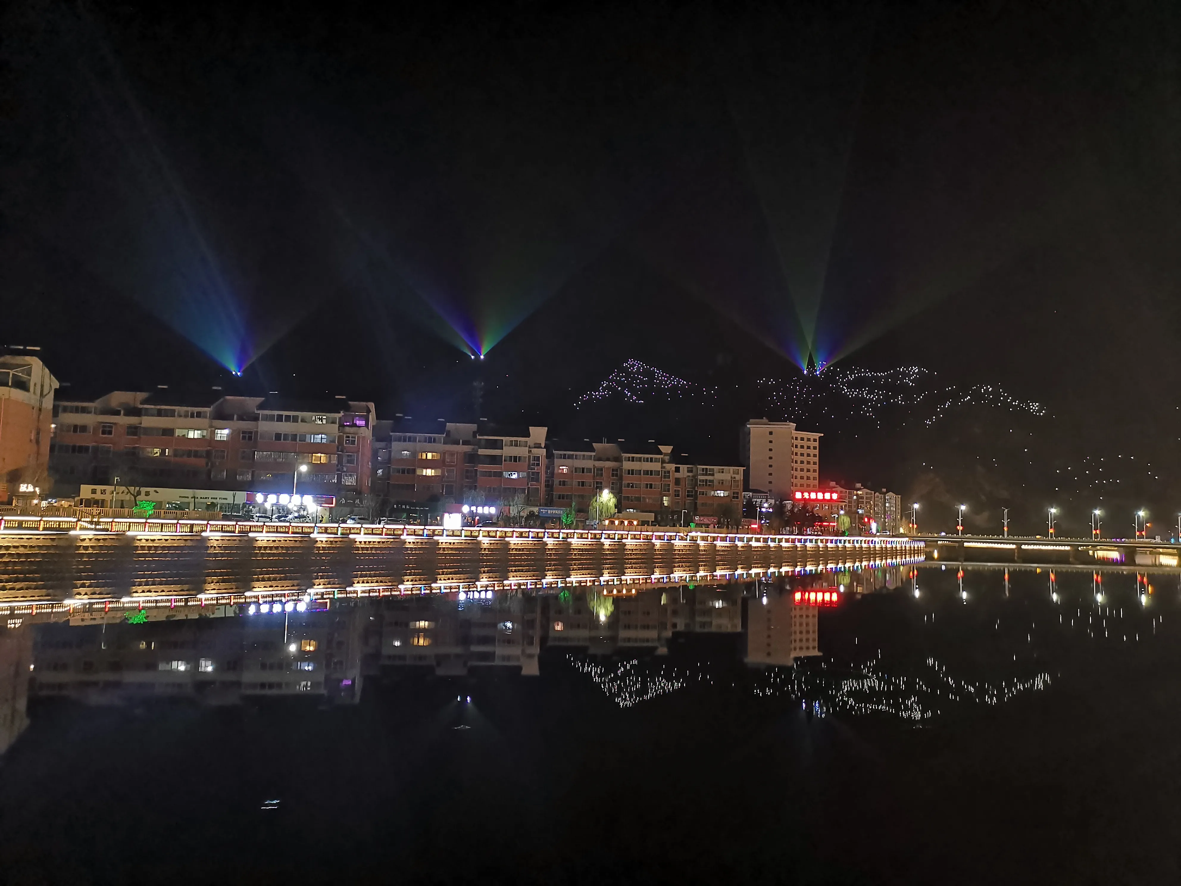 重庆栾川伊河两岸亮化